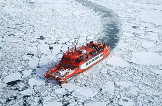 宿泊施設からレンタカーで10分ほど移動し、「流氷砕氷観光船 ガリンコ号」に乗船